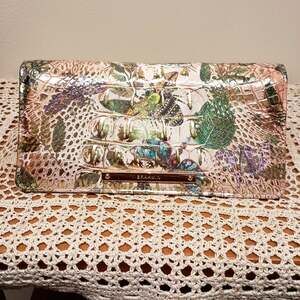 NWOT BRAHMIN HILL GARDEN ADY WALLET